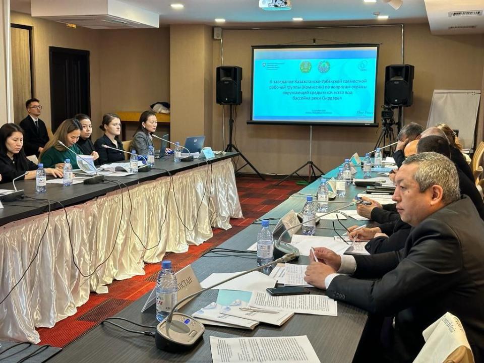 What did Kazakhstan and Uzbekistan discuss at the 6th meeting of the Kazakhstan-Uzbekistan joint working group on environmental protection and water quality issues in the Syrdarya river basin?