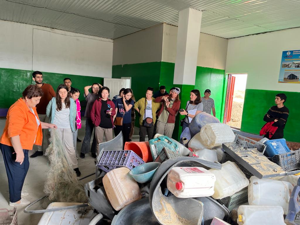 Общественный фонд "Арал Тенизи" открыл завод по переработке пластика для производства строительных материалов