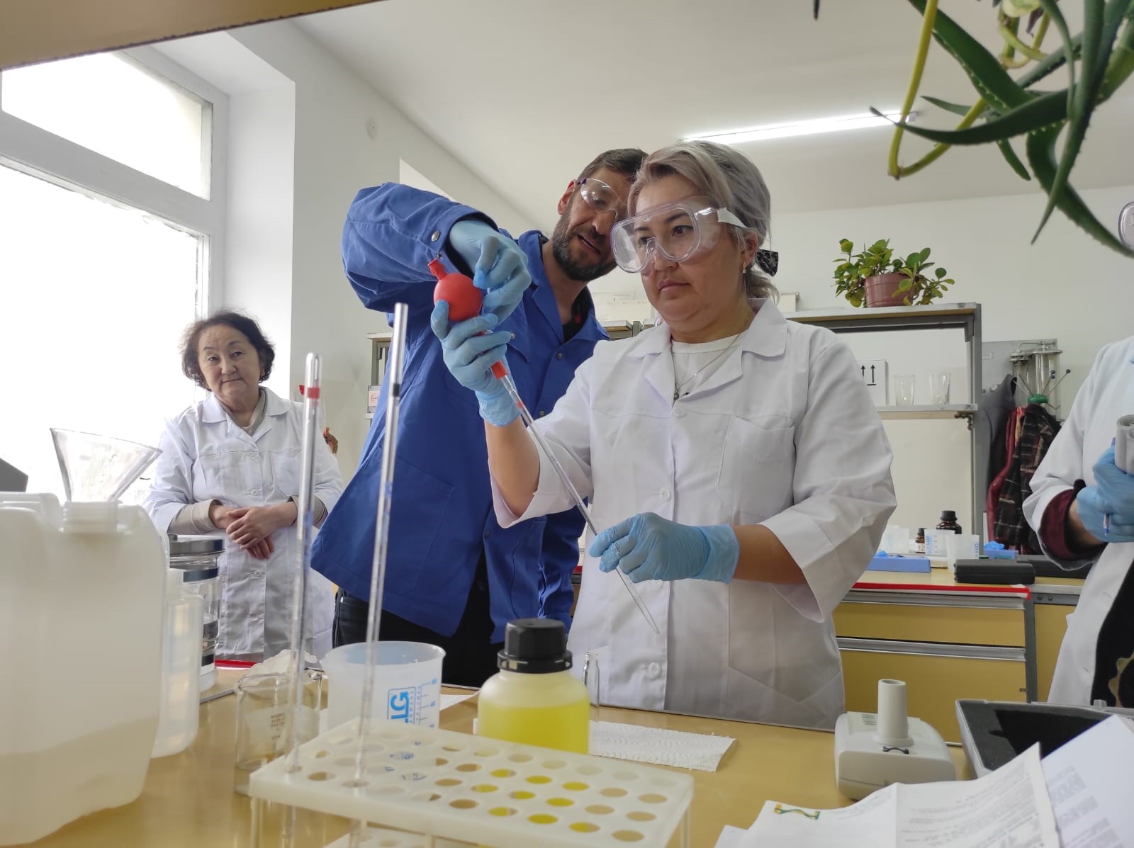 Blue Peace Central Asia Laboratory training: the water quality control competencies of university instructors enhanced