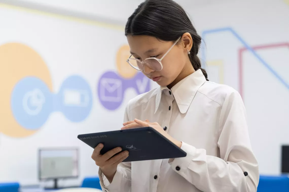 Children in Kazakhstan learn to measure air quality